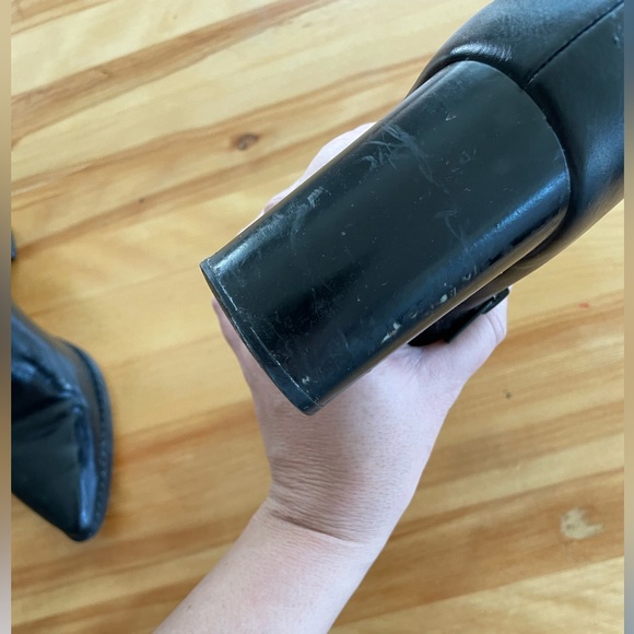 Express vegan leather pointed toe booties size 6 - Picture 9 of 14